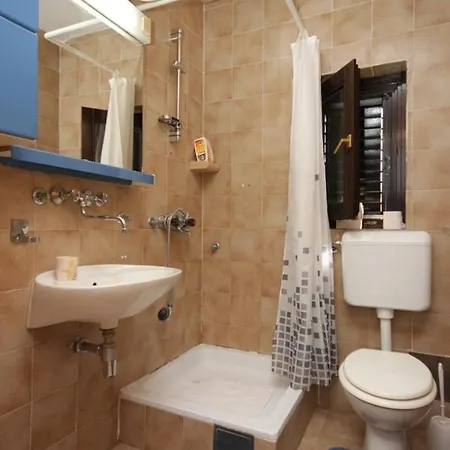 Apartment Apartments With A Parking Space Ravni, Labin - 7661 Ravni
