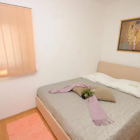 With Parking Space Ravni, Labin - 7661 رافني